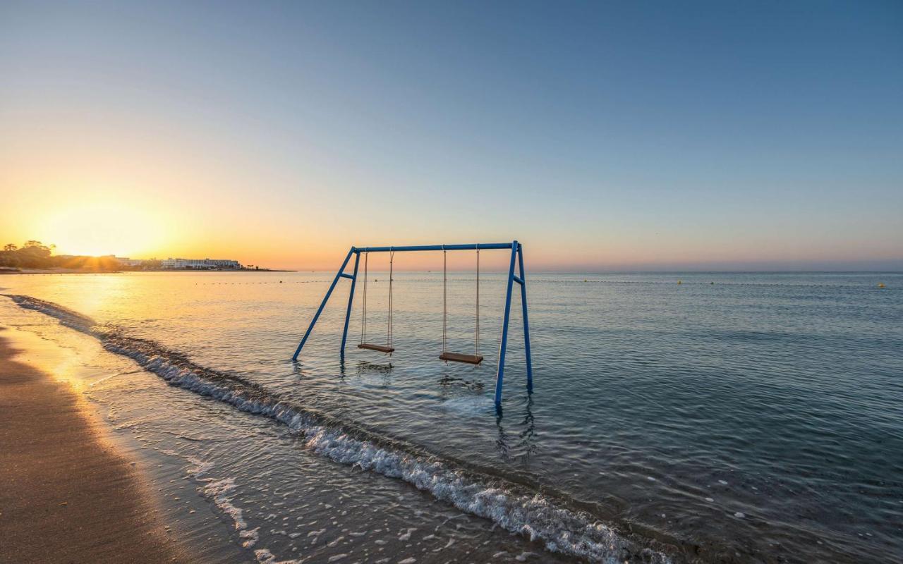 Radisson Blu Resort&Thalasso Hammamet Esterno foto Sunset at the beach
