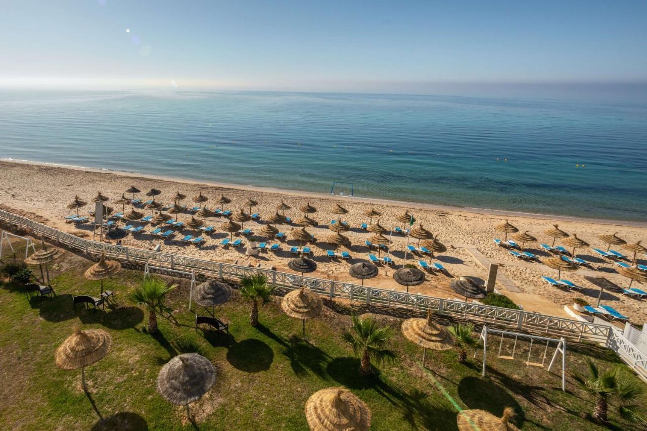 Radisson Blu Resort&Thalasso Hammamet Esterno foto The beach of the resort