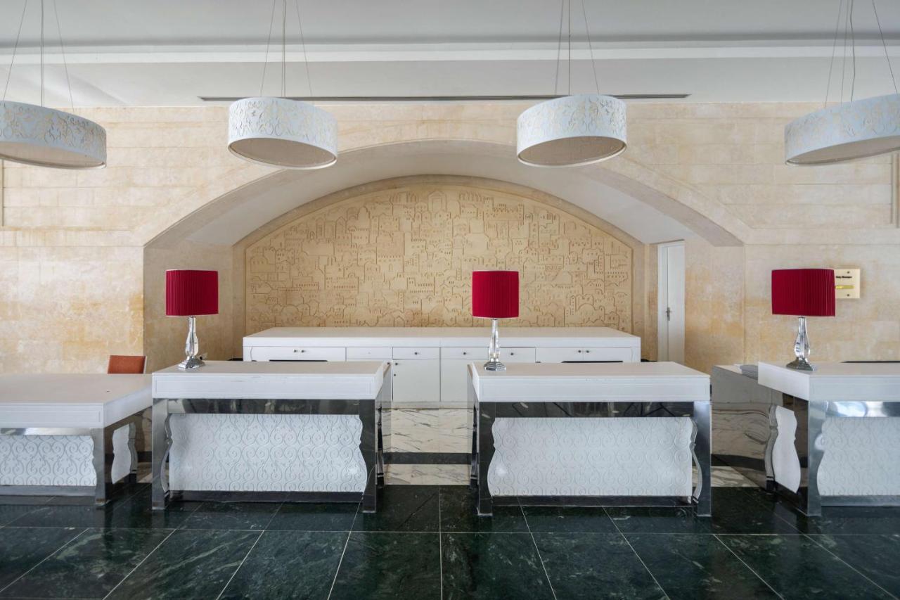 Radisson Blu Resort&Thalasso Hammamet Esterno foto The reception area of the hotel