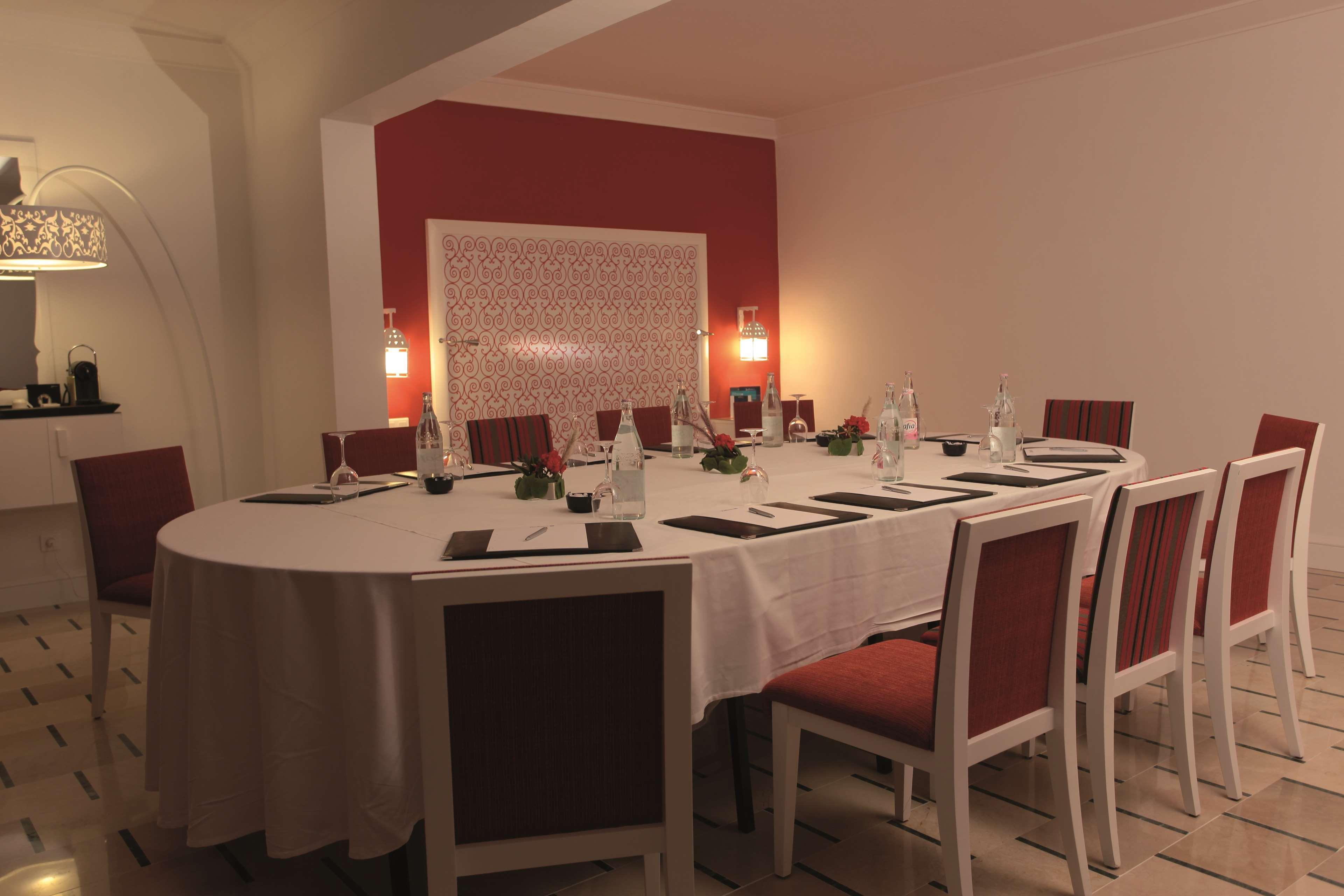 Radisson Blu Resort&Thalasso Hammamet Esterno foto A restaurant in the hotel