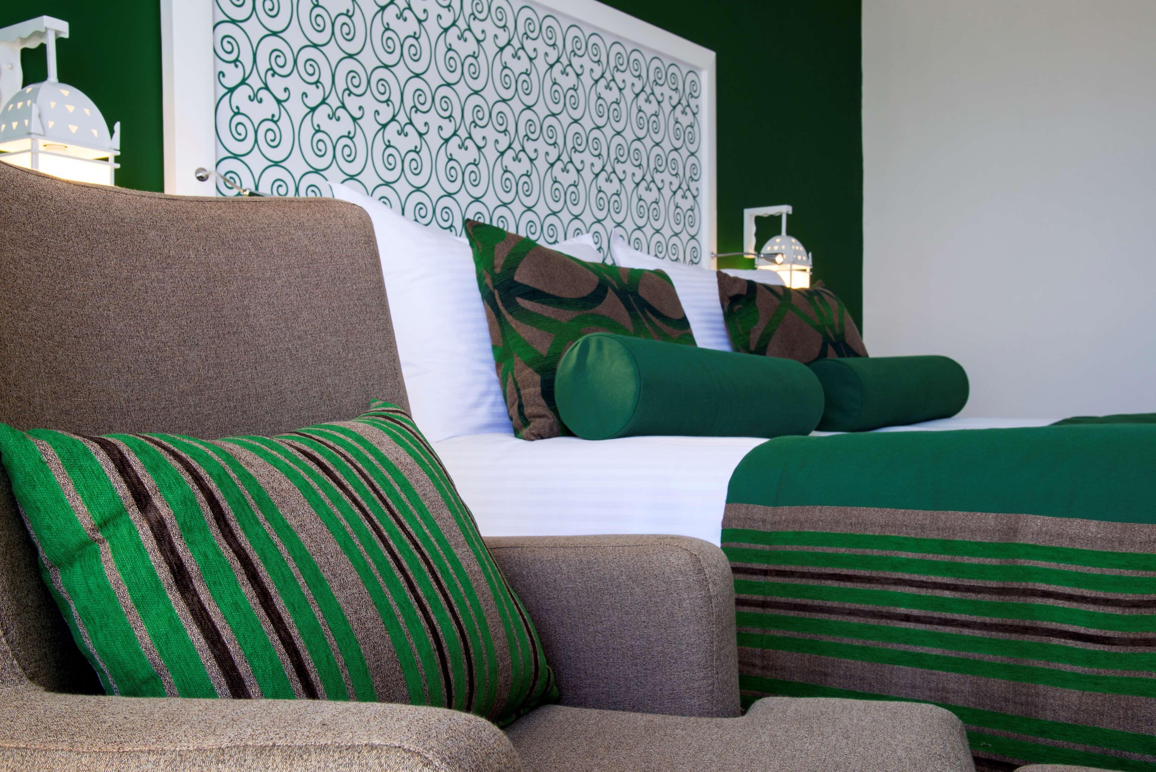 Radisson Blu Resort&Thalasso Hammamet Esterno foto A bed with cushions
