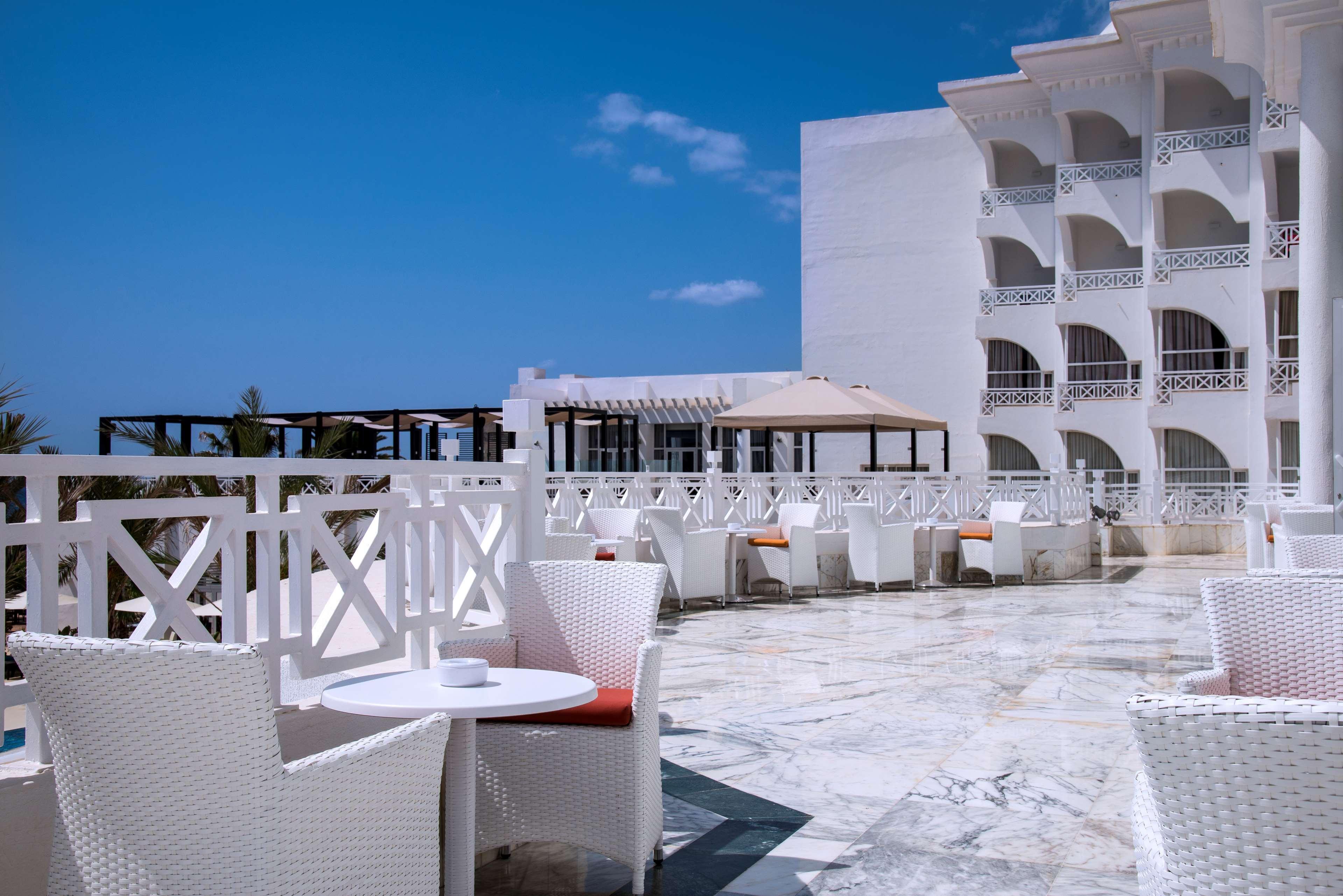 Radisson Blu Resort&Thalasso Hammamet Esterno foto The hotel's rooftop